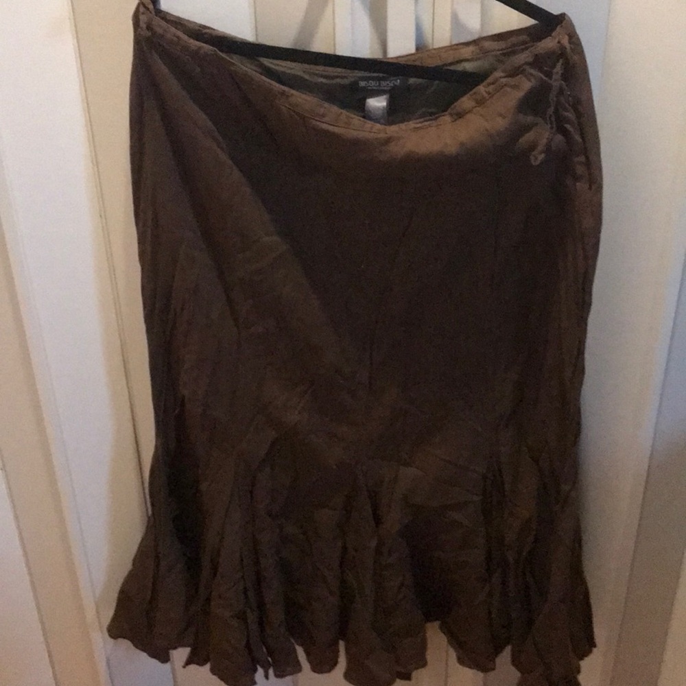 Medcalf brown skirt fluttery at the bottom
